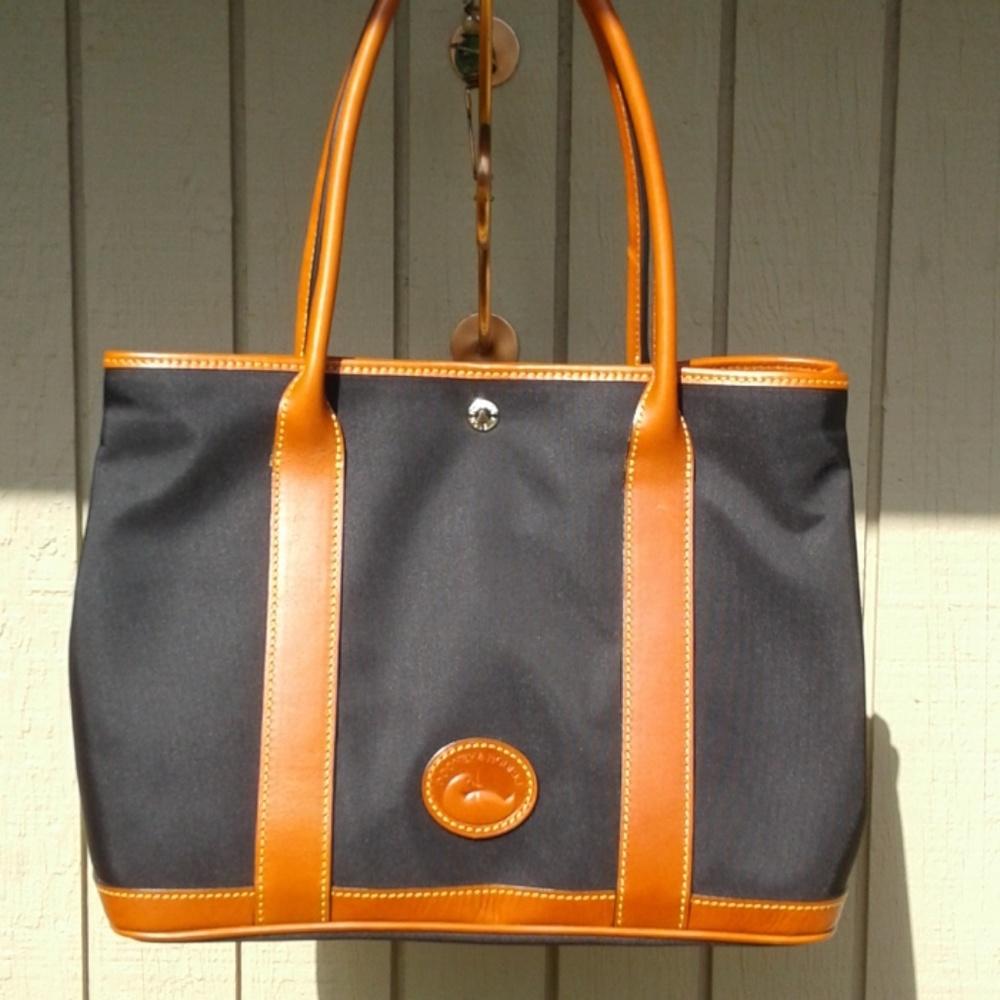 Dooney & Bourke  handbag